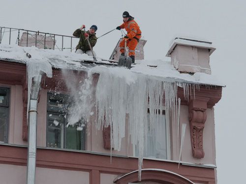 Очистка крыш от снега и наледи